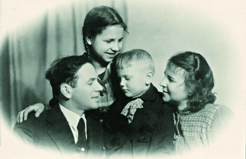 Л.В. Канторович с членами семьи: супругой Наталией Владимировной, дочерью Ириной, сыном Всеволодом. 1947 г.