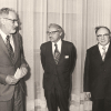 С Т.Ч. Купмансом (слева) и Дж. Б. Данцигом в Вене, в Международном институте прикладного системного анализа. 1977 г.